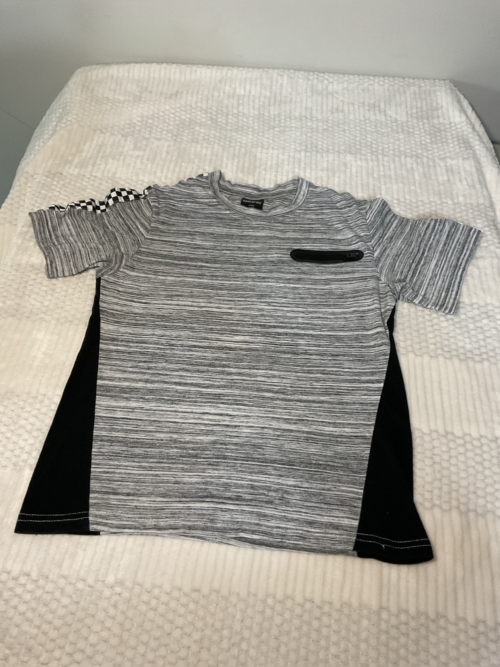 Ring of Fire Gray & Black Short Sleeve Kids Tee with Zip Detail size S 8